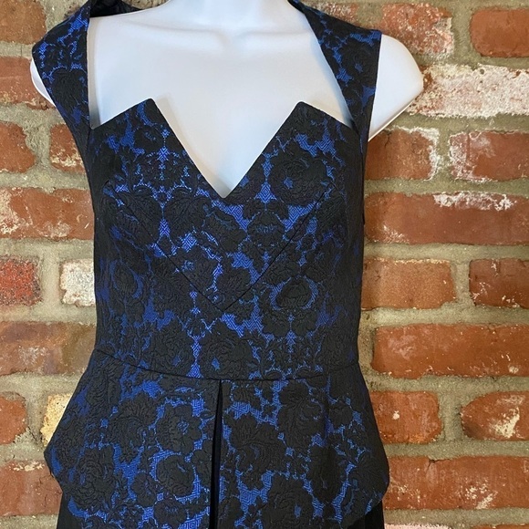BLACK HALO Blue Black
Brocade Peplum Wiggle Dress
Women's Size 6 - Picture 6 of 9